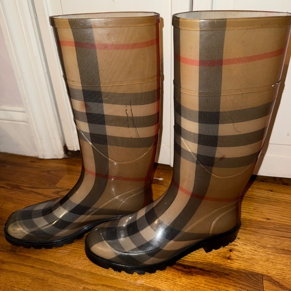Burberry Plaid Rainboots - Picture 5 of 6